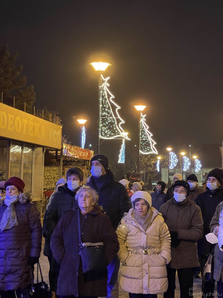 Fellobbant a szeretet lángja 47